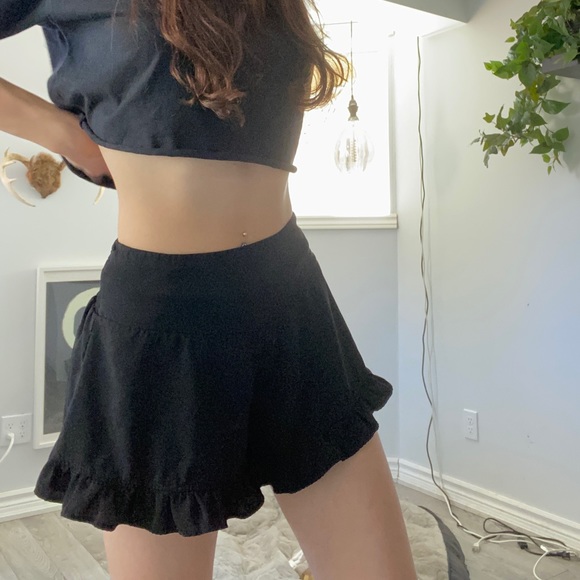 Frilled Shorts - Picture 3 of 8